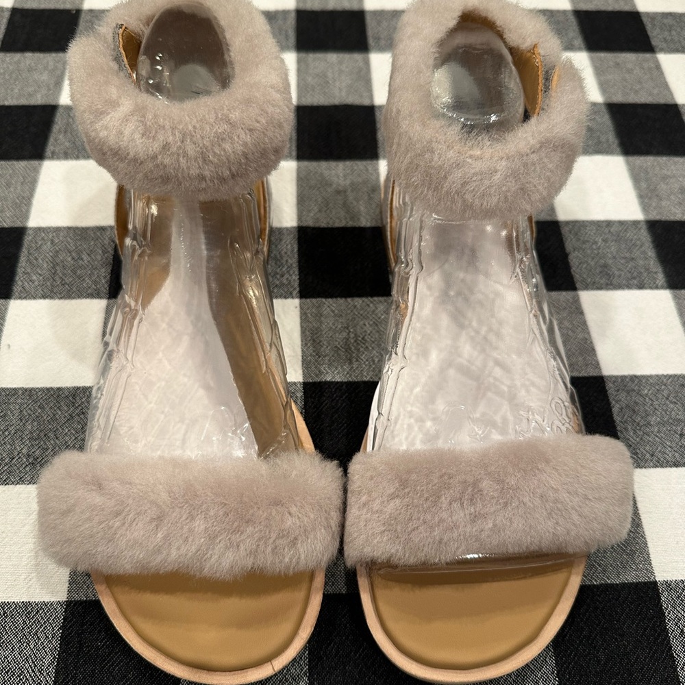UGG Fluff Springs Sandal